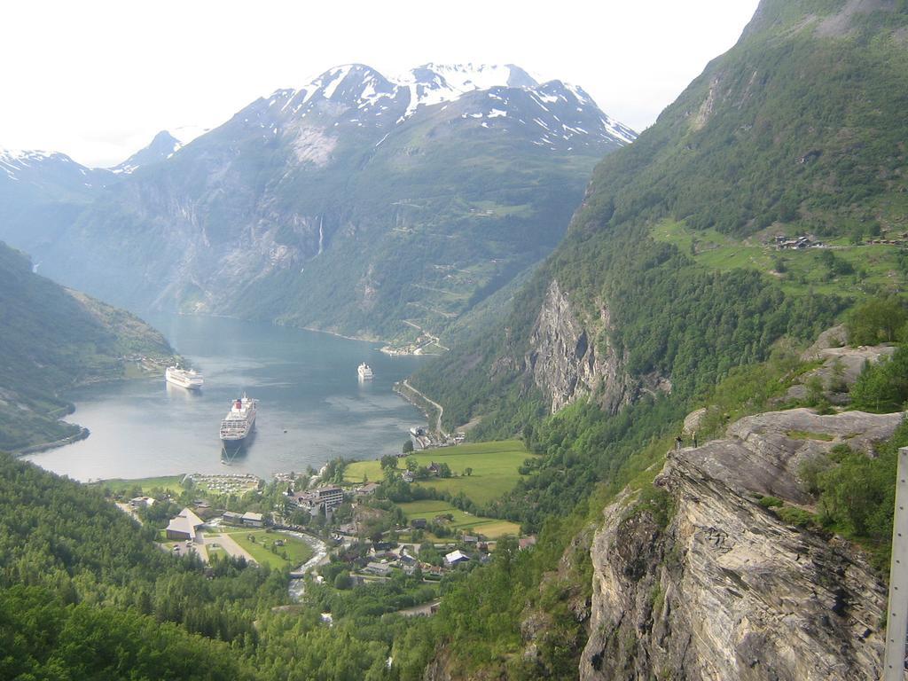 Eidsdal Camping og Feriehus Bagian luar foto
